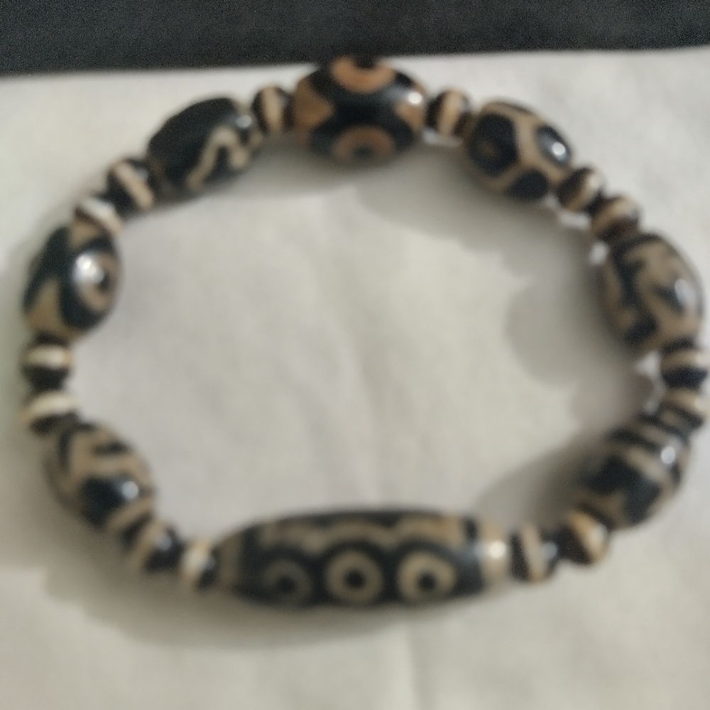 Tibetan Dzi 11 Eye Bracelet